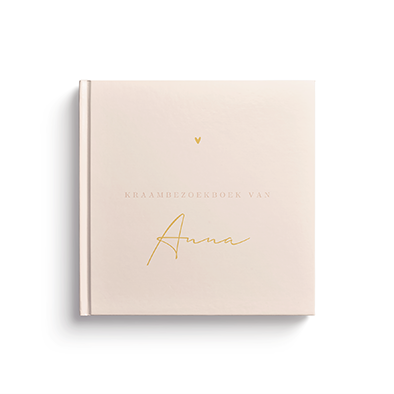 Een zachtroze kraambezoekboek met een hartje