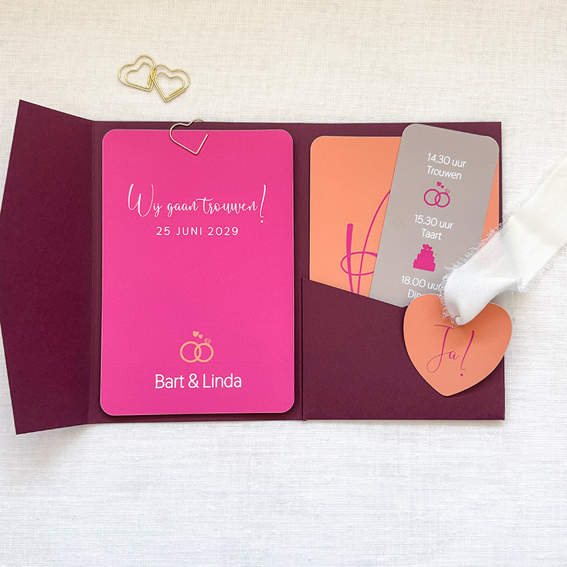 Opvallende pocketfold trouwkaarten set met levendige kleuren