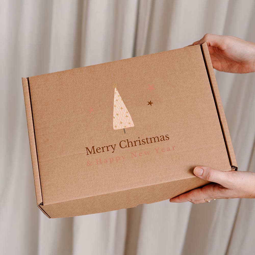 Kerst cadeaudoos met kerstboom en tekst