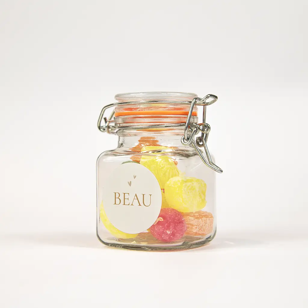 Naamsticker beige met naam en hartje - per vel