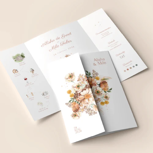 Luikvouw trouwkaart met warme bloemenillustratie en initialen