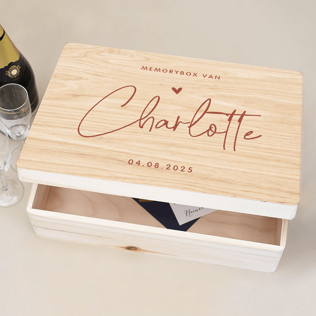 Houten kist met schattig klein hartje