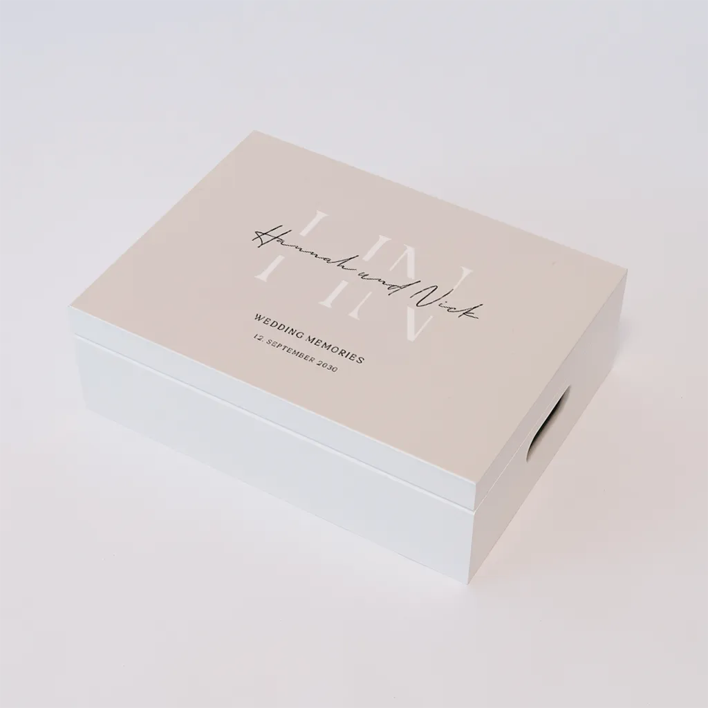 Erinnerungsbox Hochzeit in beige mit Initialen