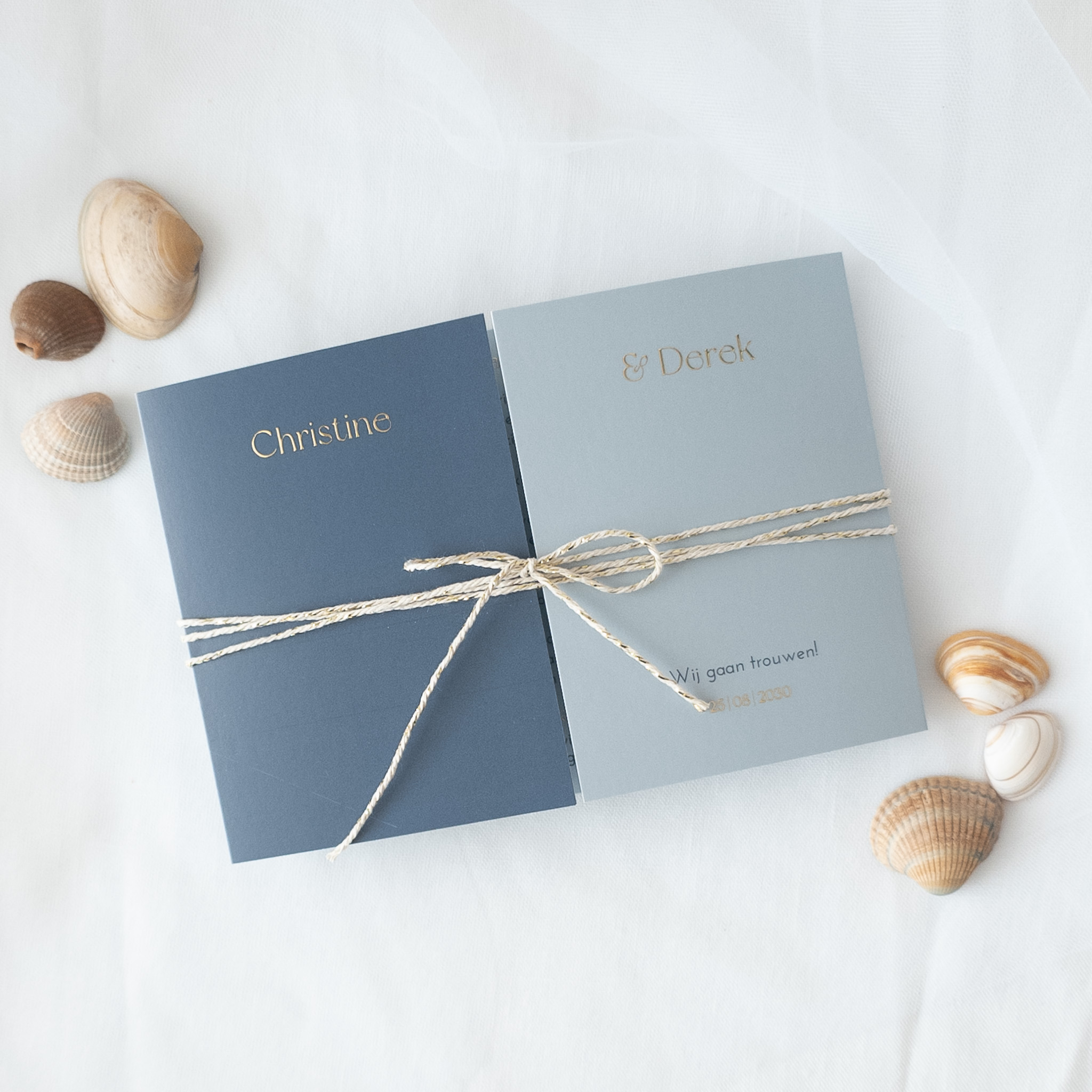 Luikvouw trouwkaart blauw goud