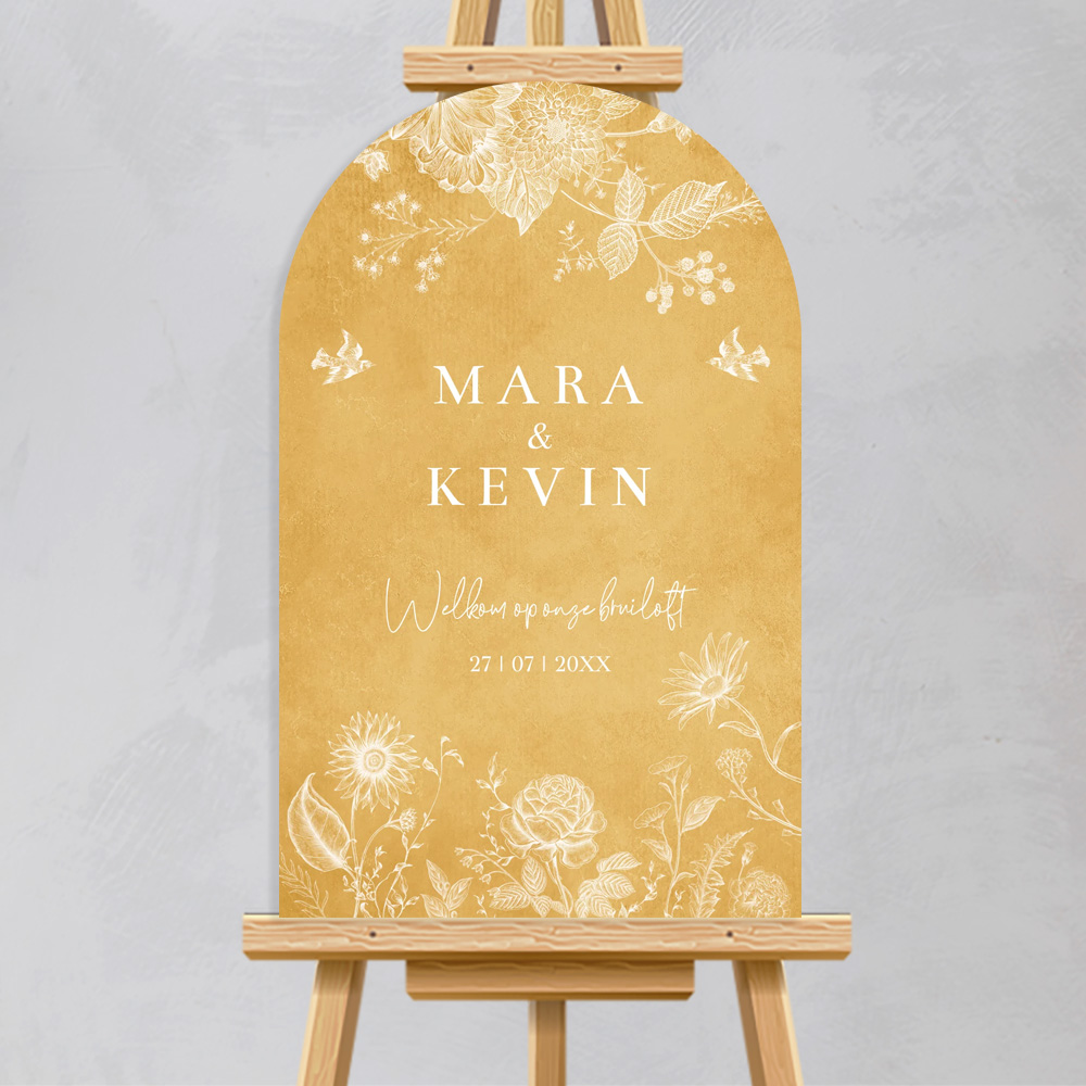 Bruiloftsbord geel bloemen boog botanisch