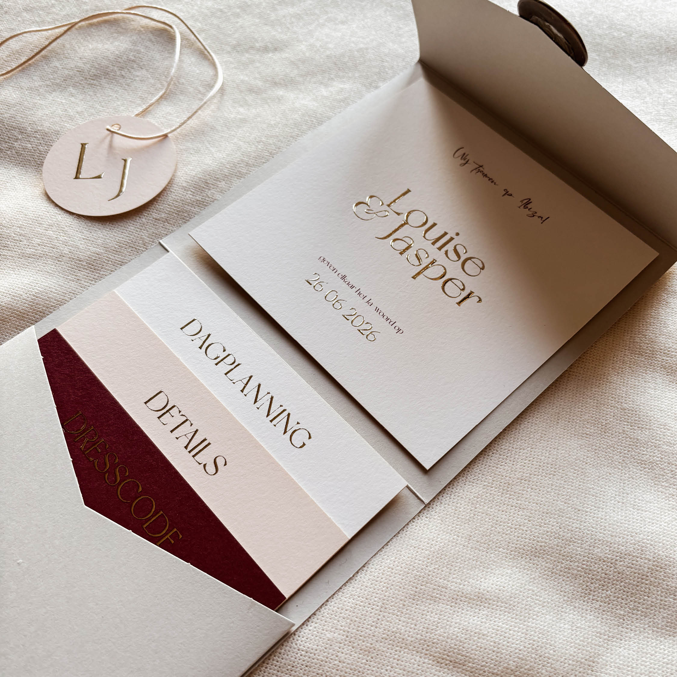 Pocketfold trouwkaart met bordeaux en lichtroze