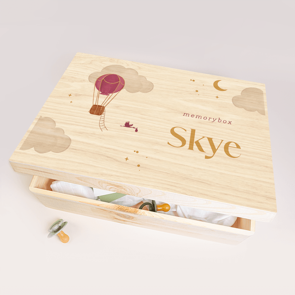 Memory box baby meisje met luchtballon en maan