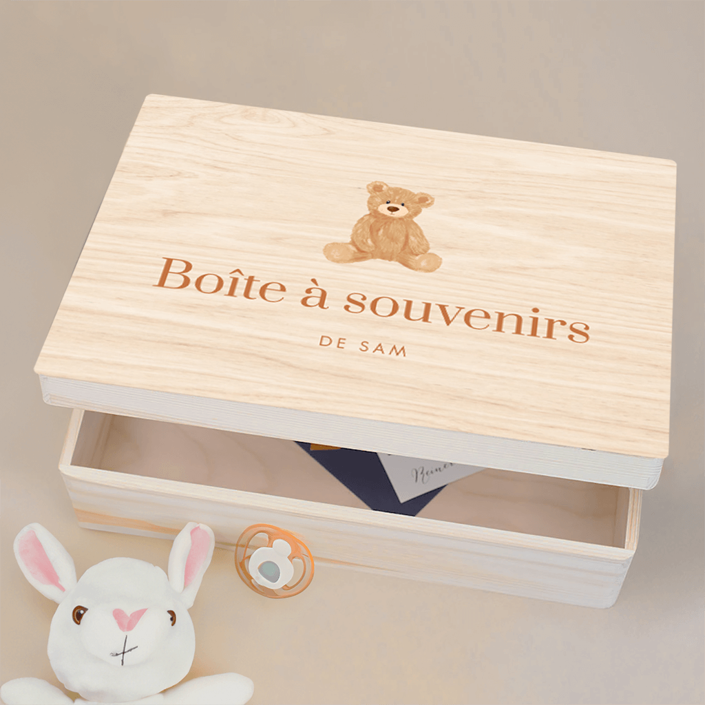 Boîte à souvenirs avec ours en peluche et texte marron