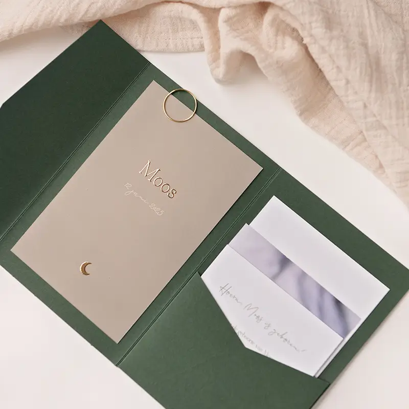 Geboortekaartje groen met maantje en goudfolie, geschikt voor pocketfold