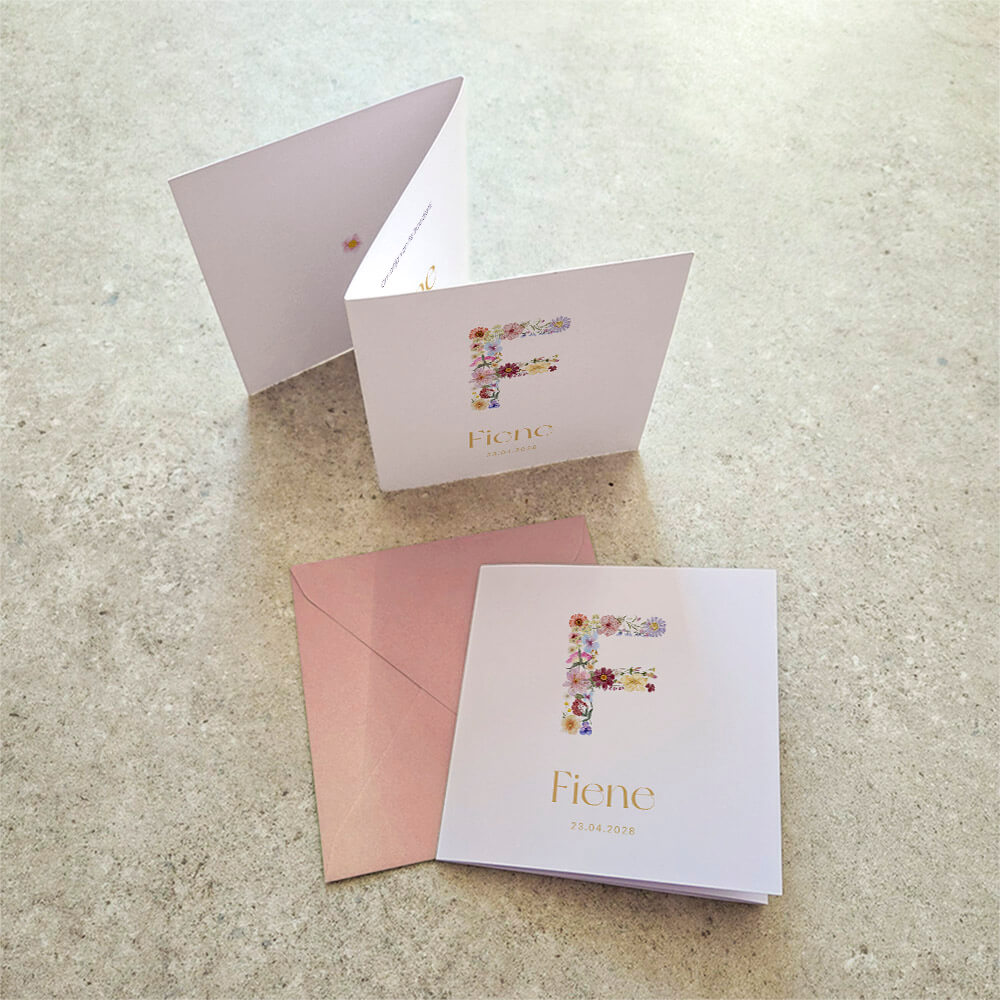 Zigzag geboortekaartje meisje met bloemen letter, foto en folie