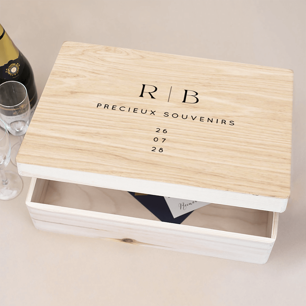 Boîte à souvenirs simple avec une écriture noire