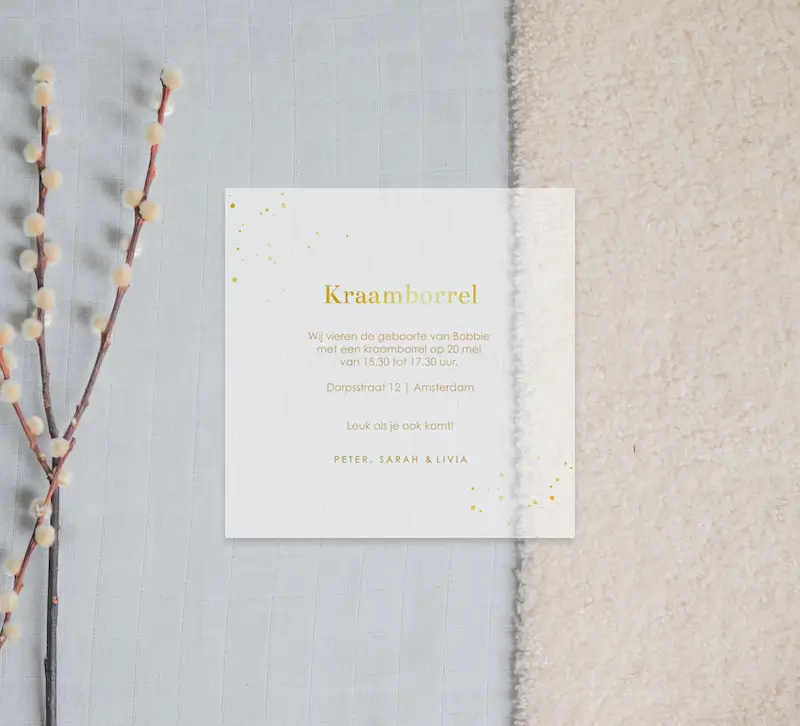 Kalkpapier kraamborrelkaartje met goudfolie spetters