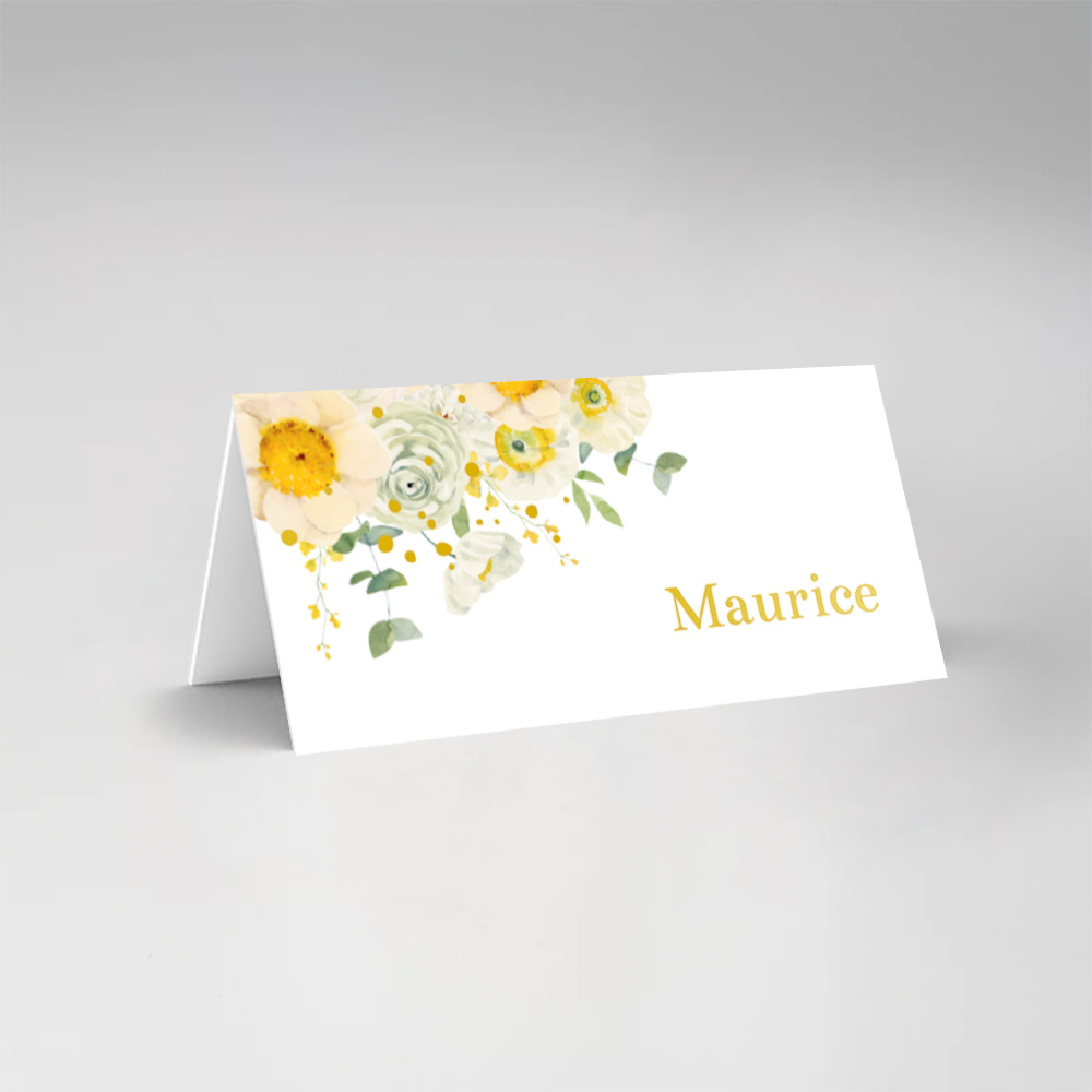 Bruiloft naamkaartjes dubbel gevouwen bloemenboeket geel goudfolie