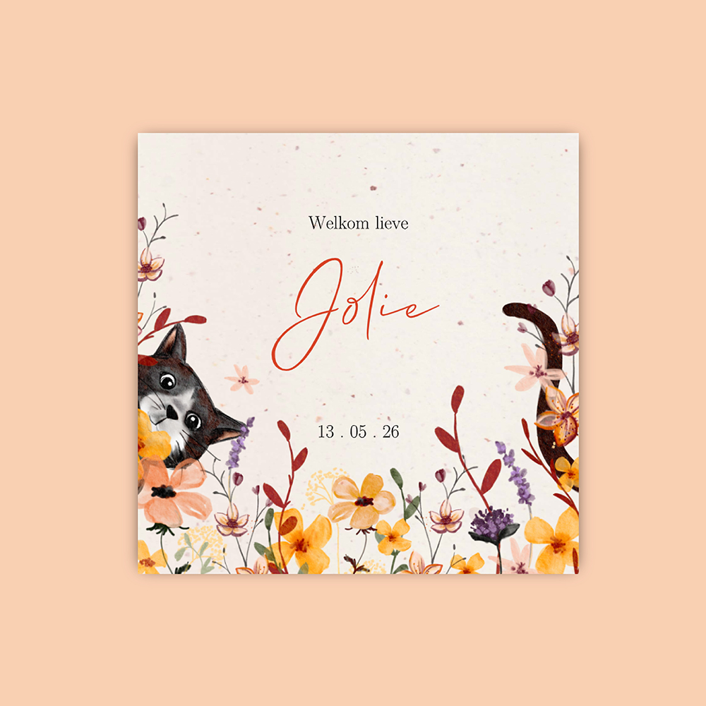 Duurzaam geboortekaartje met bloemen en nieuwsgierige kat