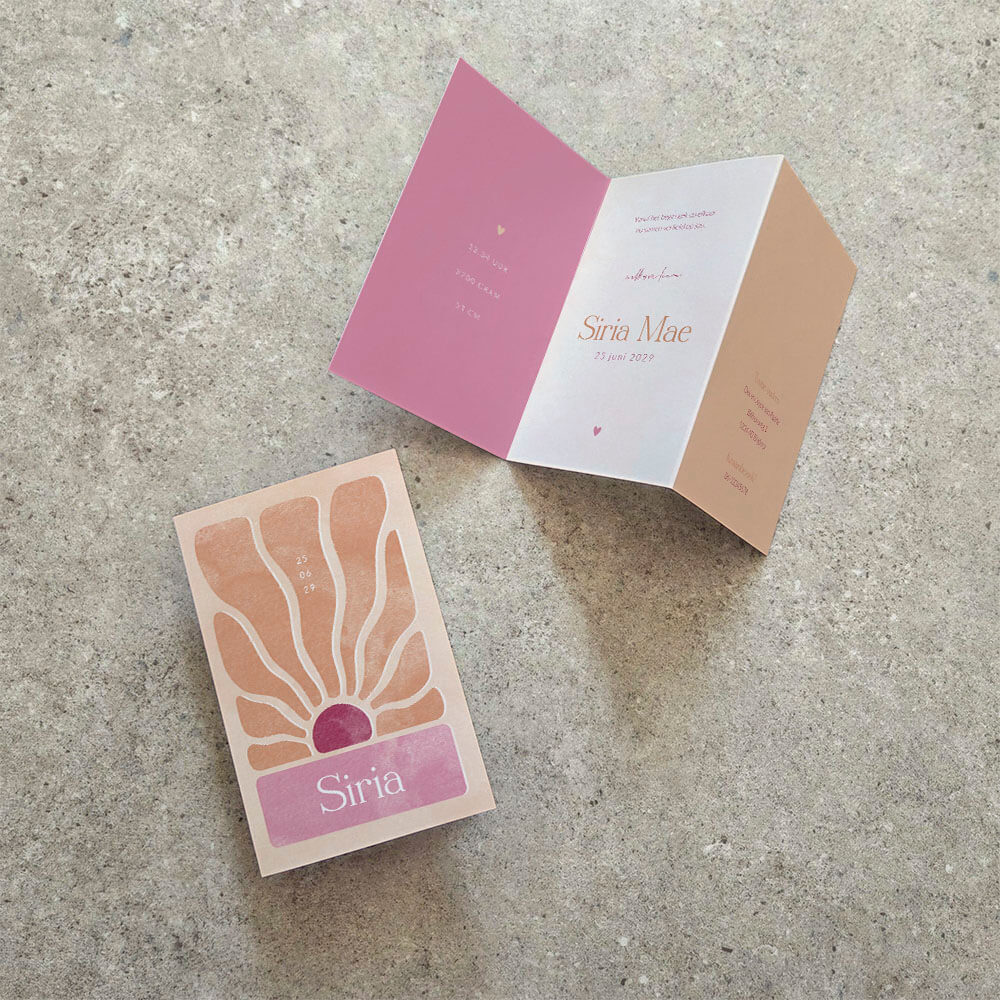 Vintage zigzag geboortekaartje meisje met zon en foto