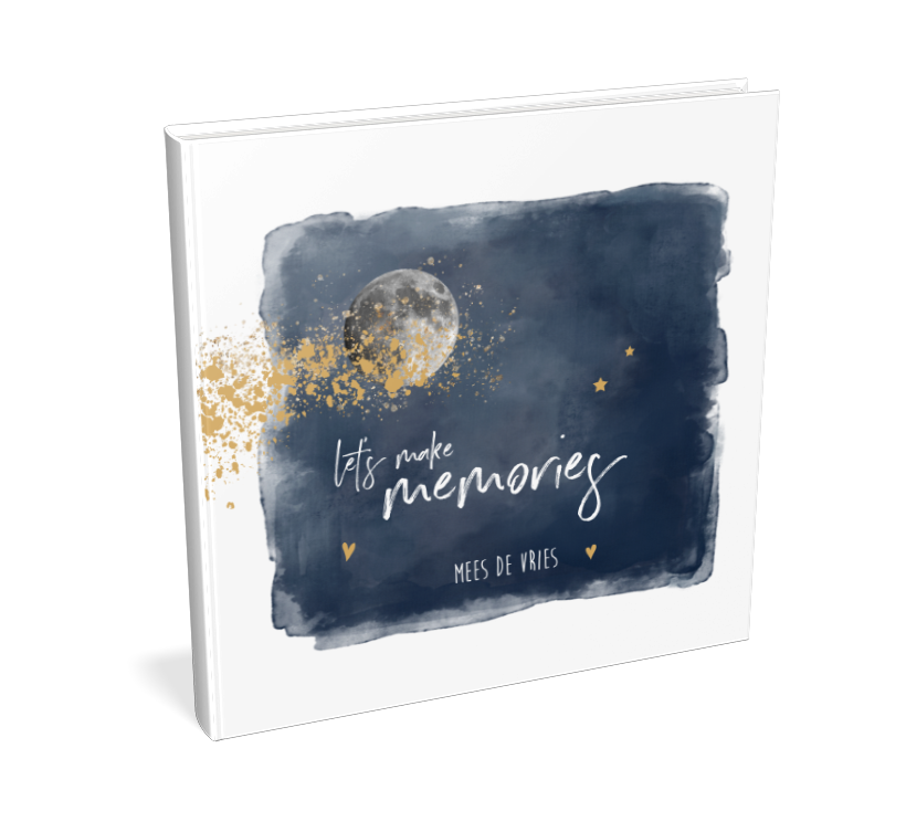 Kraambezoekboek met maan op donkerblauwe aquarel
