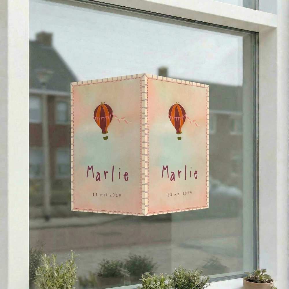 Geboortebord raam luchtballon meisje