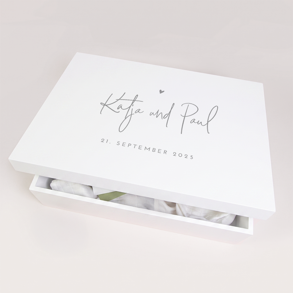 Erinnerungskiste Hochzeit mit eleganter Schrift und Herzchen