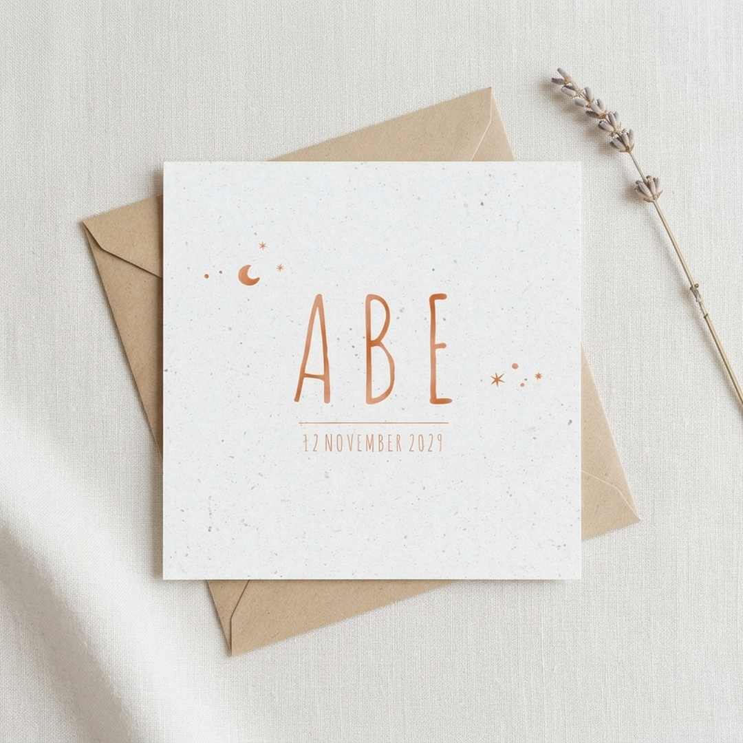 Geboortekaartje recycled papier met hoogglans zon en sterretjes