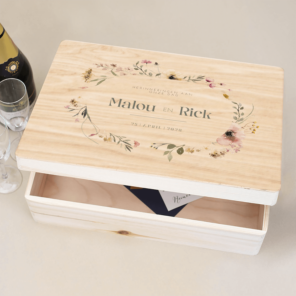 Romantische bewaarkist met bloemetjes