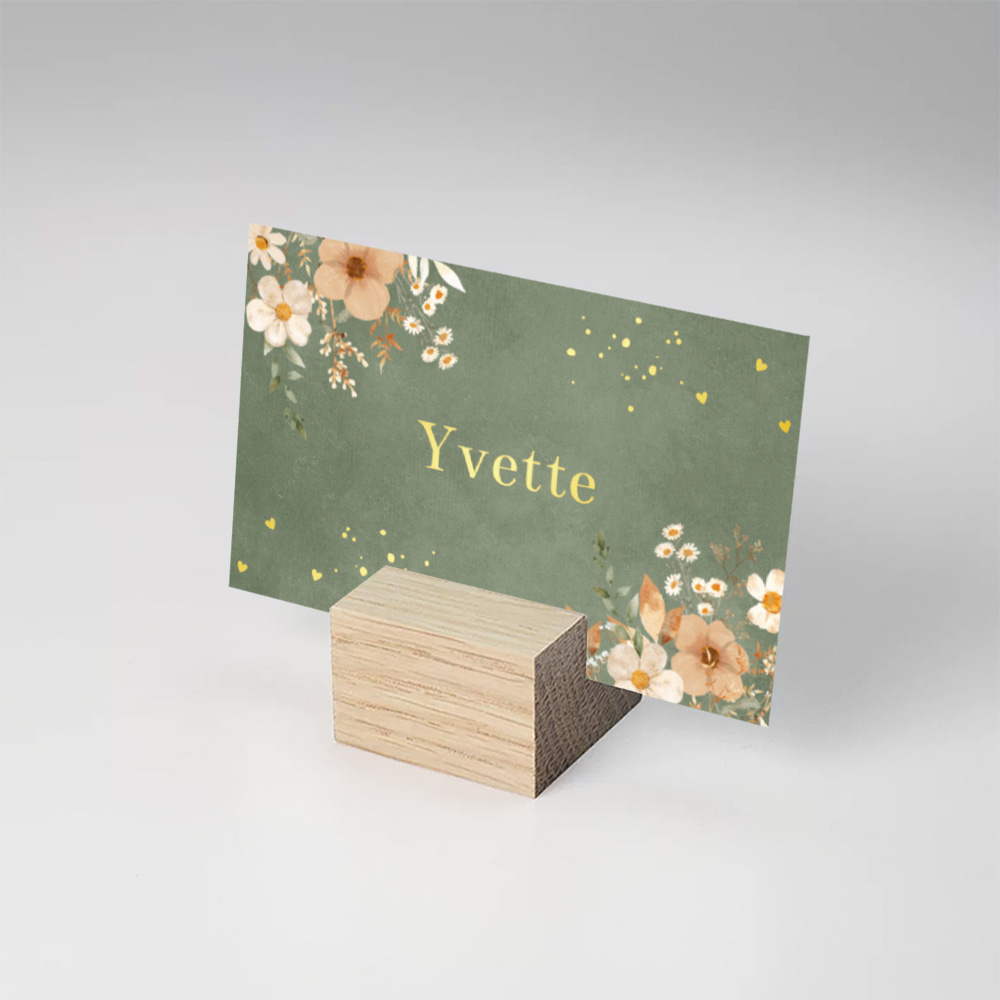 Naamkaartjes huwelijk groen beige bloemen goudfolie