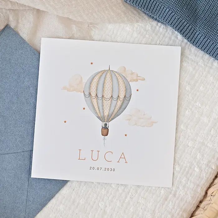 Hoogglans geboortekaartje jongen met luchtballon en silhouetje