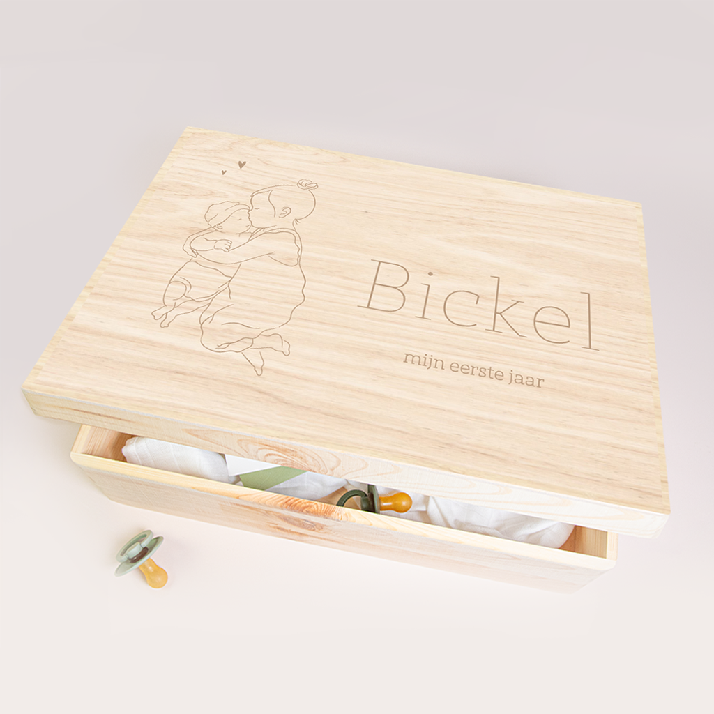 Memorybox met lijntekening van baby broertje