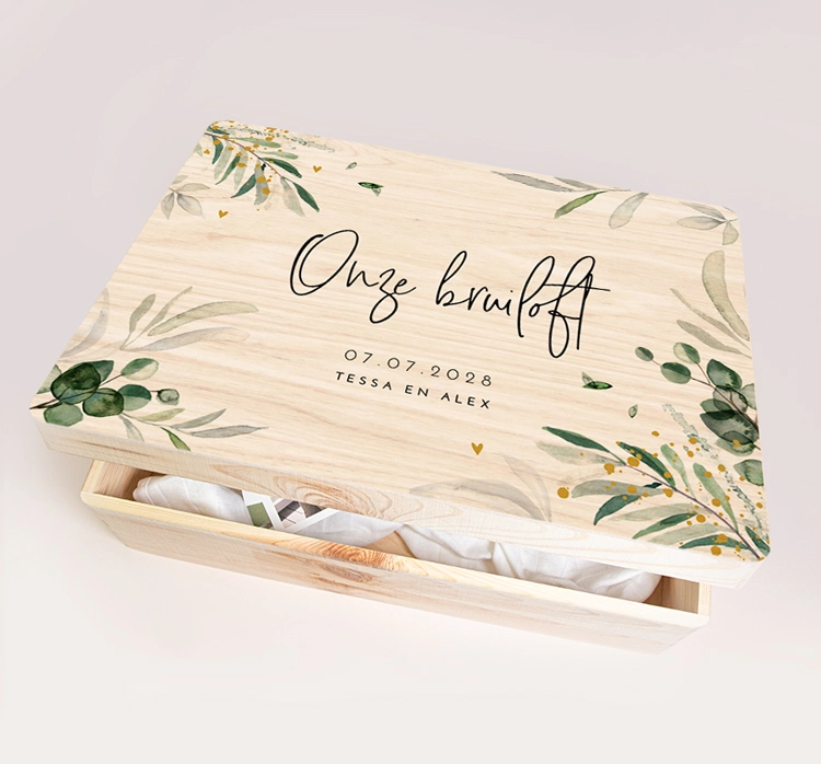 Houten bewaardoos bruiloft met design van takjes