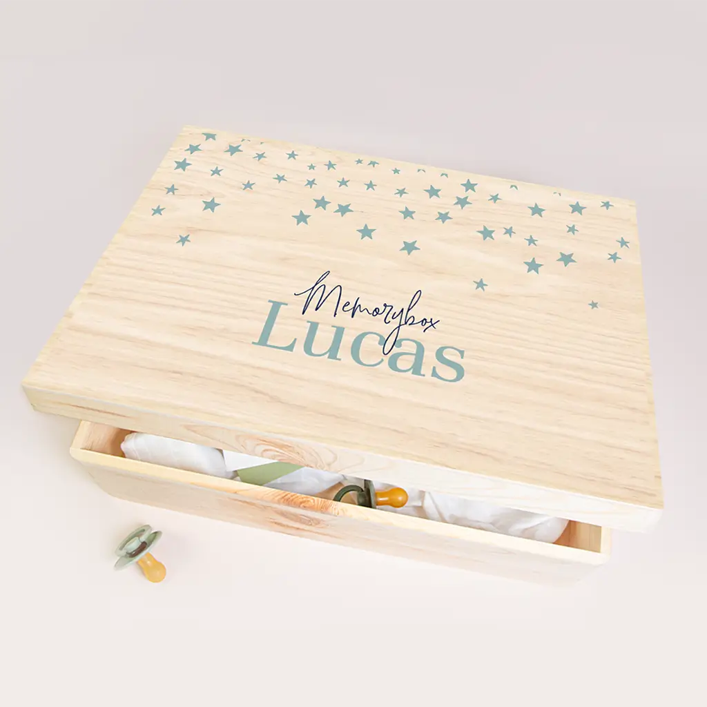 Memorybox baby met naam en blauwe sterren
