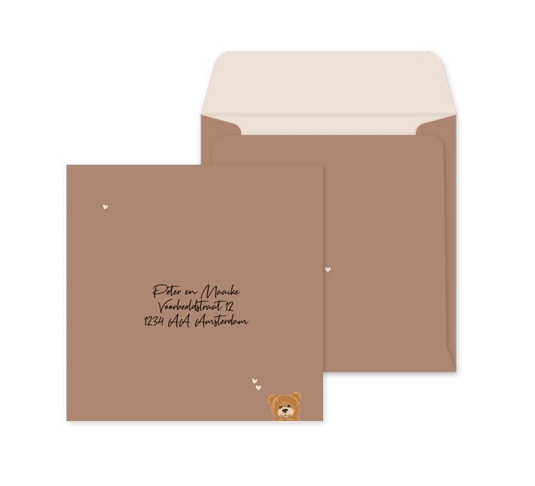 Bruine envelop op maat met teddybeer en hartjes