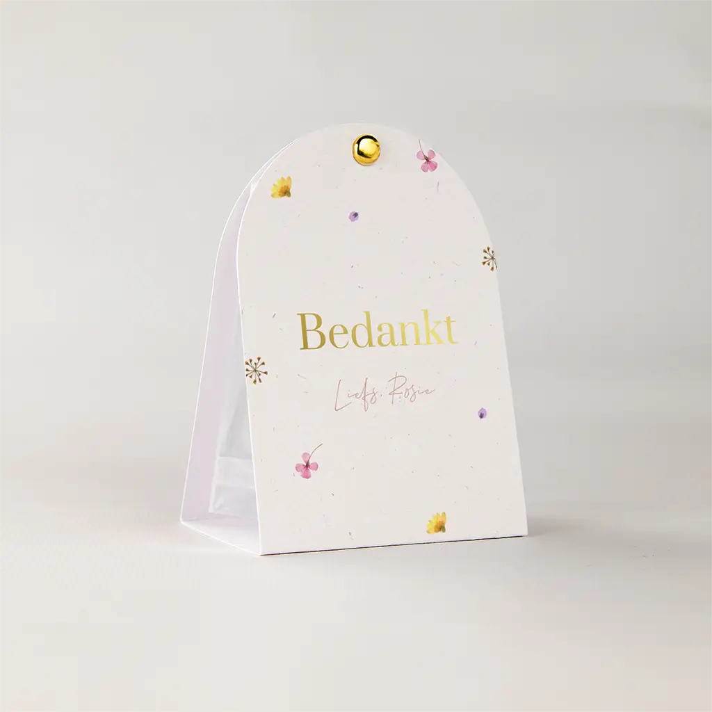 Lief doopsuiker snoepzakje met gedroogde bloemen en goudfolie