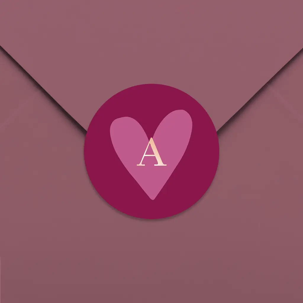 Sluitsticker paars met hartje en initiaal - per vel