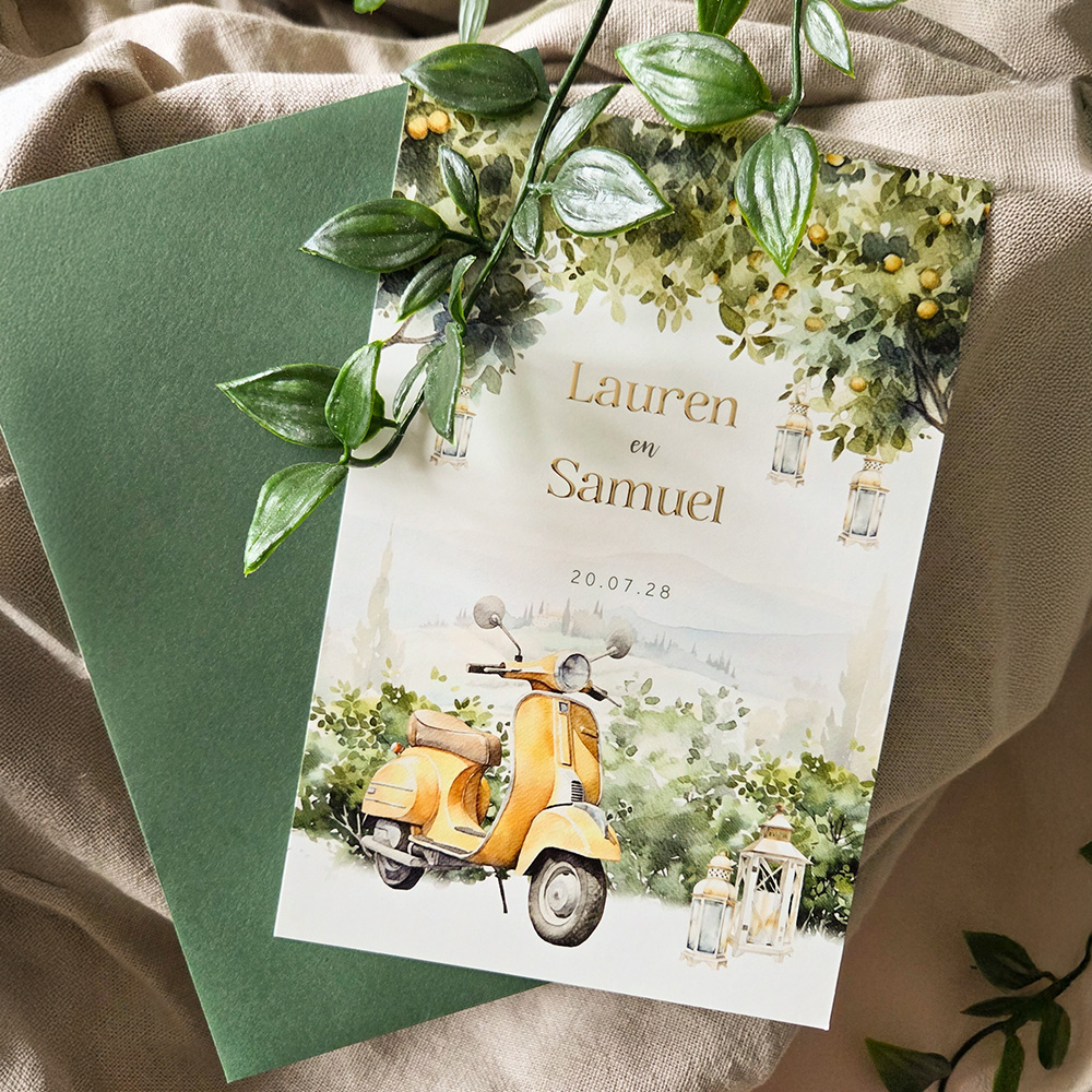 Aquarel beschilderde trouwkaart met landschap Toscane en scooter