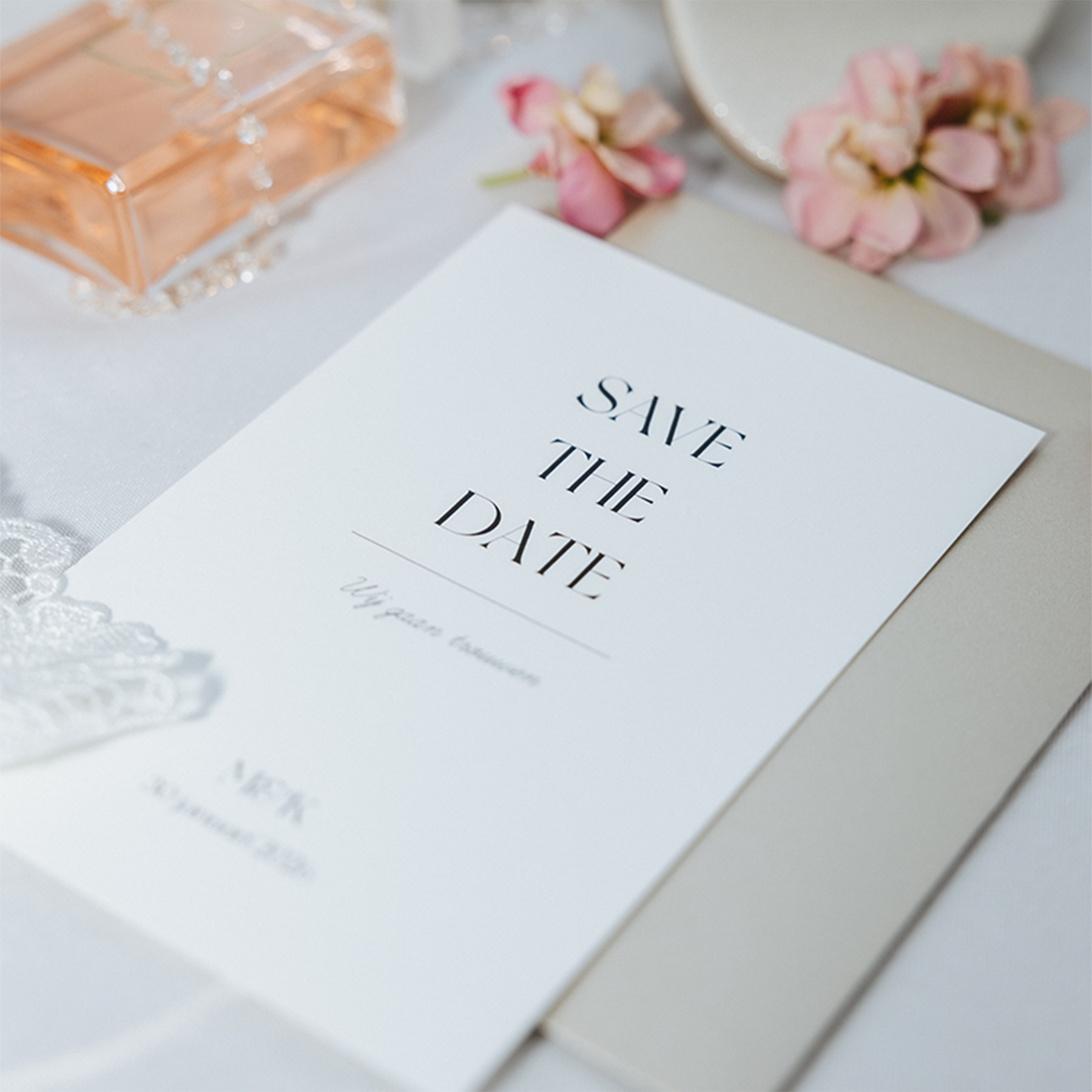 Satin charm save the date kaart klassiek sierlijk