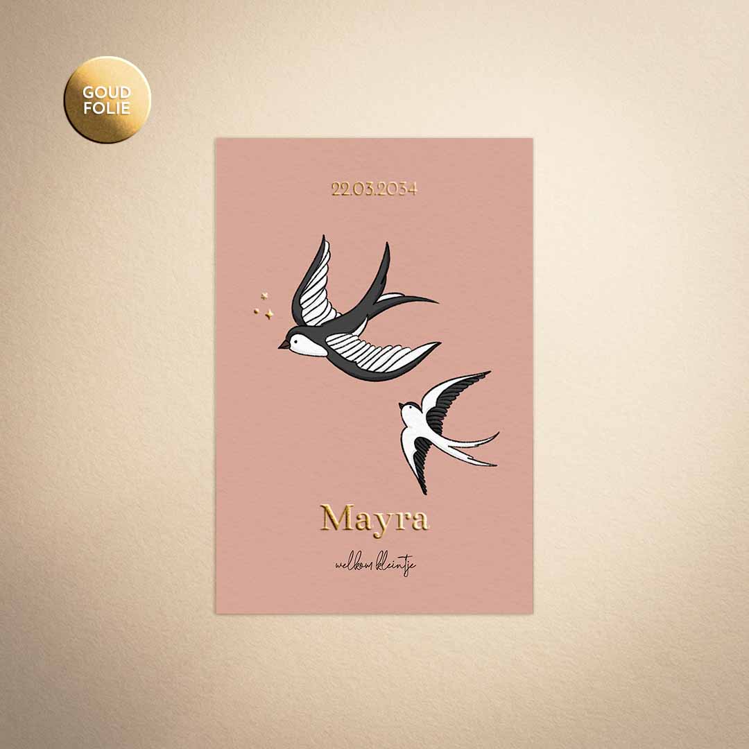 Hip geboortekaartje met goudfolie voor een meisje met zwaluwen
