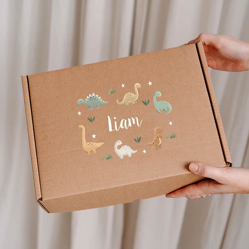 Stoere cadeaudoos van kraft met dino's en naam