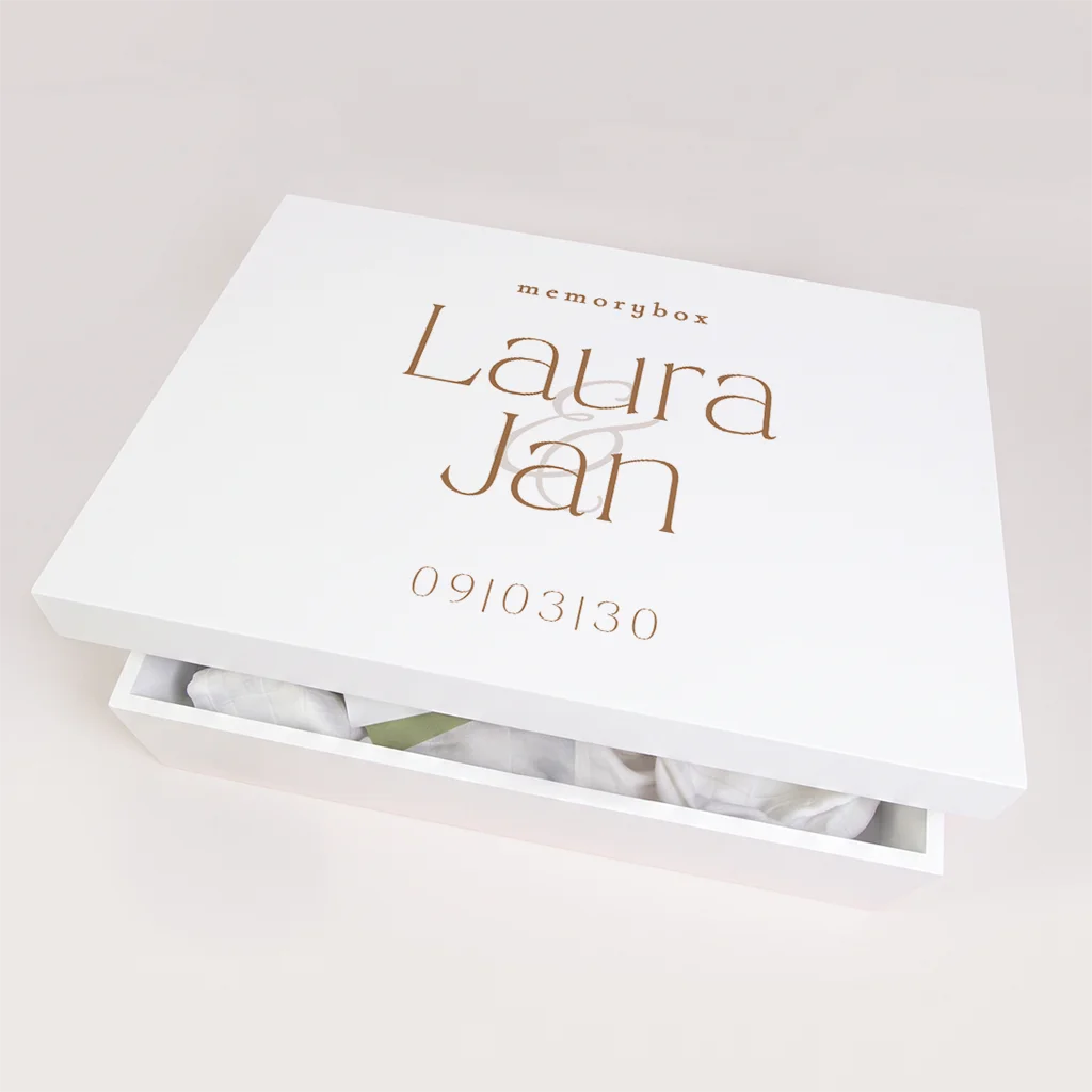 Memorybox huwelijk met namen in stijlvolle typografie