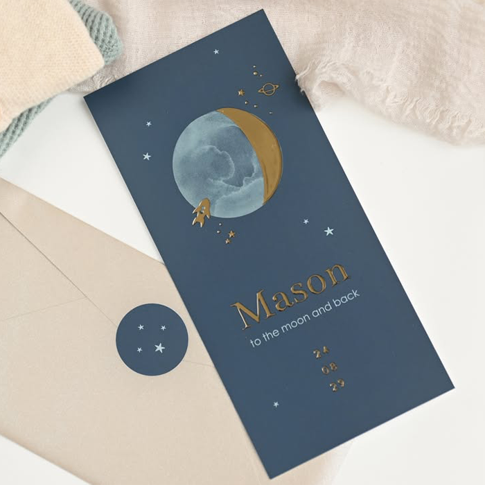 Hip geboortekaartje blauw met goudfolie maan