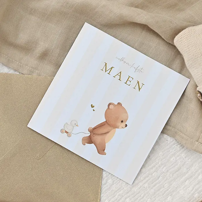 Unisex geboortekaartje met beer en trekeendje op strepen