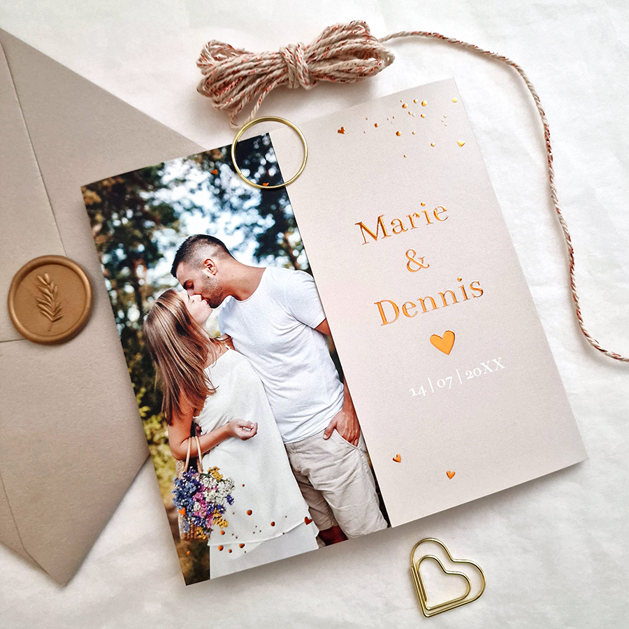 Luikvouw trouwkaart vierkant beige foto koperfolie