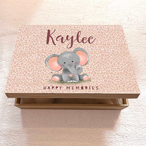 Houten herinneringenkistje met roze panterprint en schattig olifantje