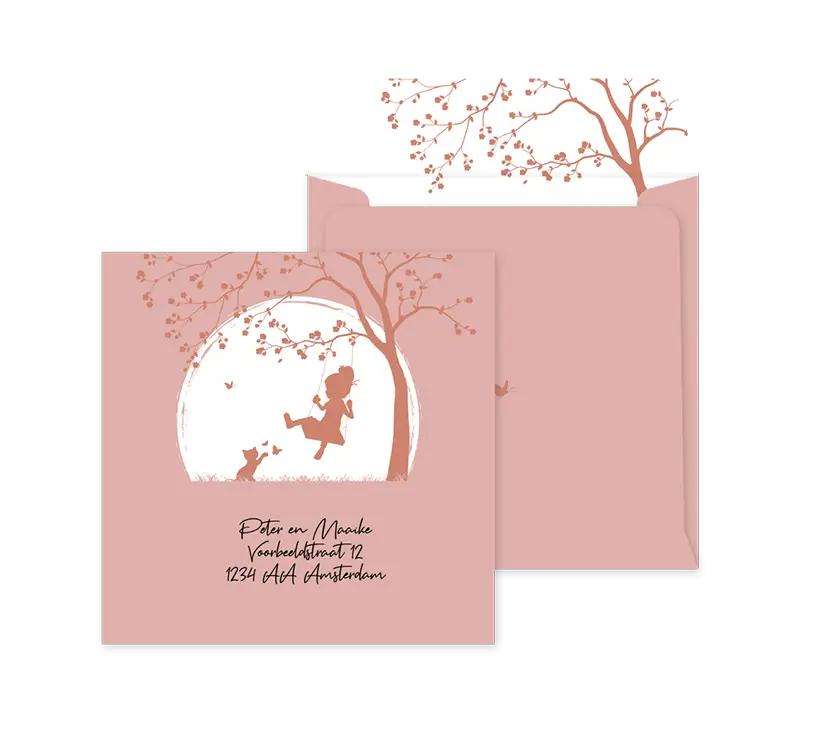 Roze envelop op maat met silhouetjes van meisje op schommel en kat