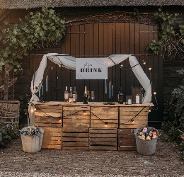 Bruiloftsbord voor jullie trouwen bij de drink of eettafel