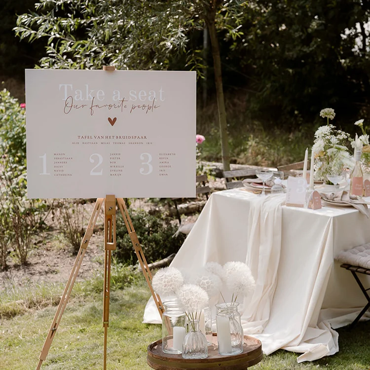 Tafelschikkingsbord bruiloft in aardetinten