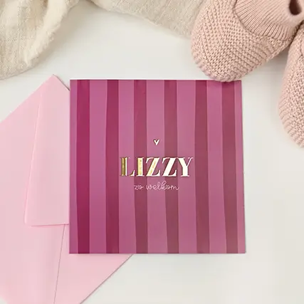 Roze geboortekaartje met watercolour strepen