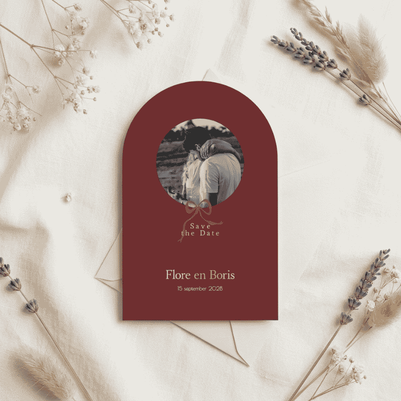 Save the Date boogvorm foto aubergine paars strik