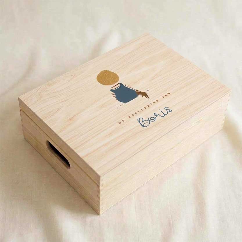 Memorybox geboorte hout jongetje tuinbroek knuffel