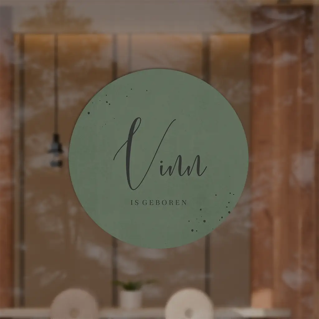 Raamsticker rond met stoere groene achtergrond en zwarte letters