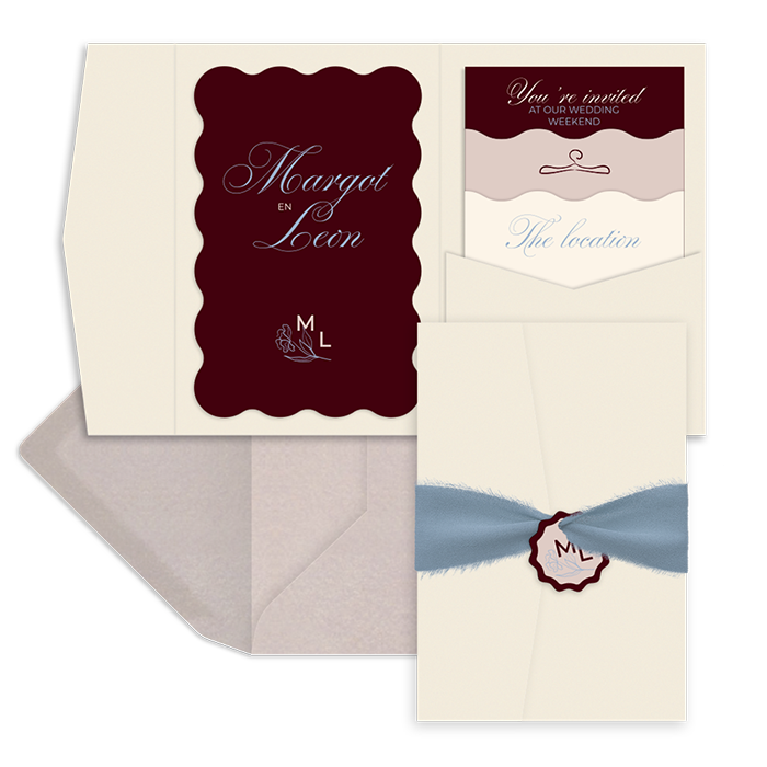 Klassieke pocketfold trouwkaart in bordeaux, met wiggly rand
