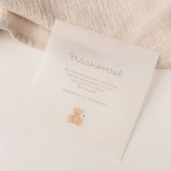 Kalkpapier kraamborrel uitnodiging met lief beertje